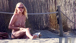 Gorgeous blonde babe flaunts her spectacular body on topless beach