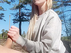 Horny Amateur Sex In Public Park – Miniblondie