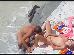 On Public Beach Coitus – Hot Cunnilingus